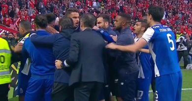 Le week-end de : Mahrez, Belfodil, Feghouli , Brahimi, et le ras le bol des jets de pierres sur nos terrains de football Le week-end de : Mahrez, Belfodil, Feghouli , Brahimi, et le ras le bol des jets de pierres sur nos terrains de football