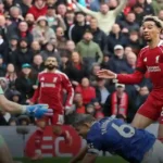 Premier League : Liverpool domine Everton et s’offre le derby de la Mersey (2-1) – Vidéo
