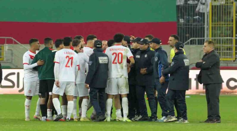 Le MC Alger s’impose dans le derby face au CR Belouizdad (2-1) et creuse l’écart – Les Images