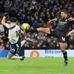 Premier League : Arsenal s’échappe, match nul entre Tottenham et Manchester City – Vidéo