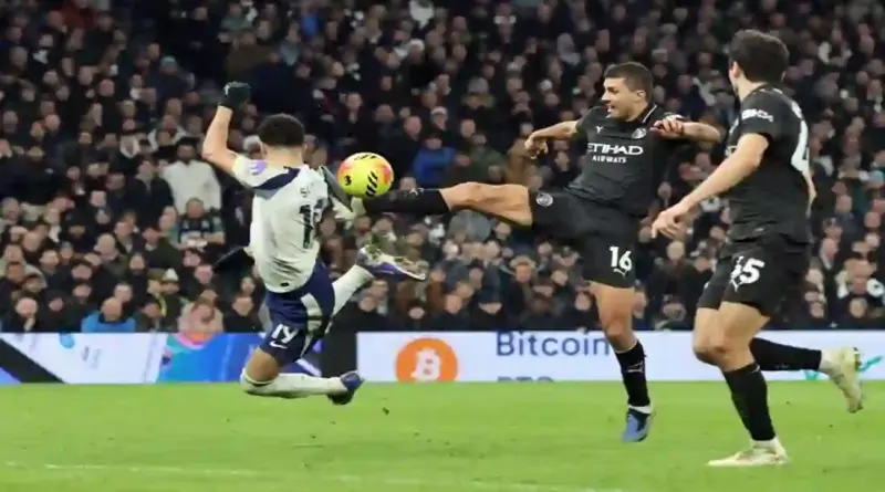 Premier League : Arsenal s’échappe, match nul entre Tottenham et Manchester City – Vidéo